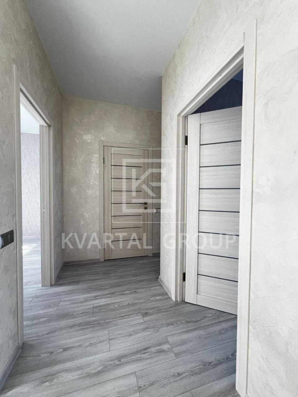 Продаж таунхауса з ремонтом 103 кв м, 4 кімнати, вбудована к