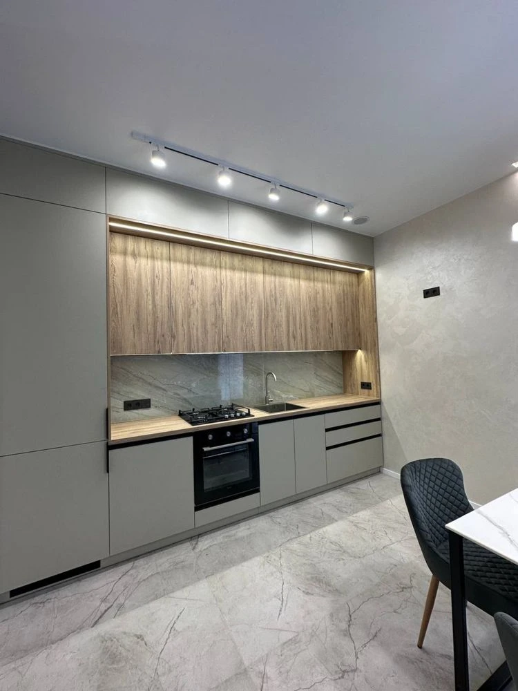 Продам будинок з ремонтом в місті Ворзель, 100 м², ділянка 4