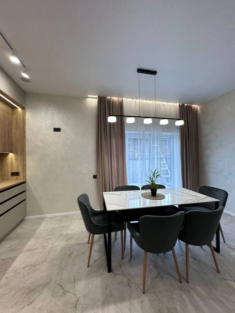 Продам будинок з ремонтом в місті Ворзель, 100 м², ділянка 4