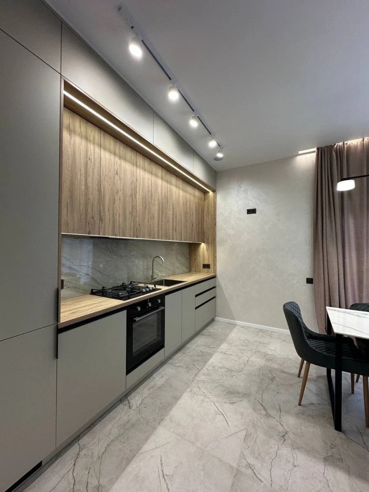 Продам будинок з ремонтом в місті Ворзель, 100 м², ділянка 4