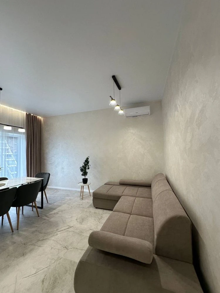 Продам будинок з ремонтом в місті Ворзель, 100 м², ділянка 4
