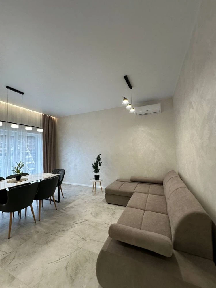Продам будинок з ремонтом в місті Ворзель, 100 м², ділянка 4