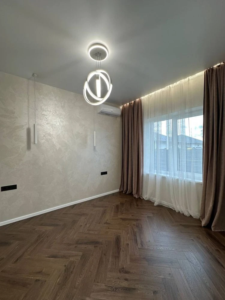 Продам будинок з ремонтом в місті Ворзель, 100 м², ділянка 4