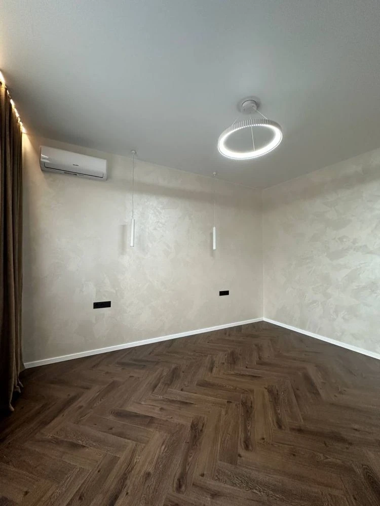 Продам будинок з ремонтом в місті Ворзель, 100 м², ділянка 4