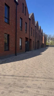 Продам таунхаус в центрі Бучі з РЕМОНТОМ, меблями та техніко