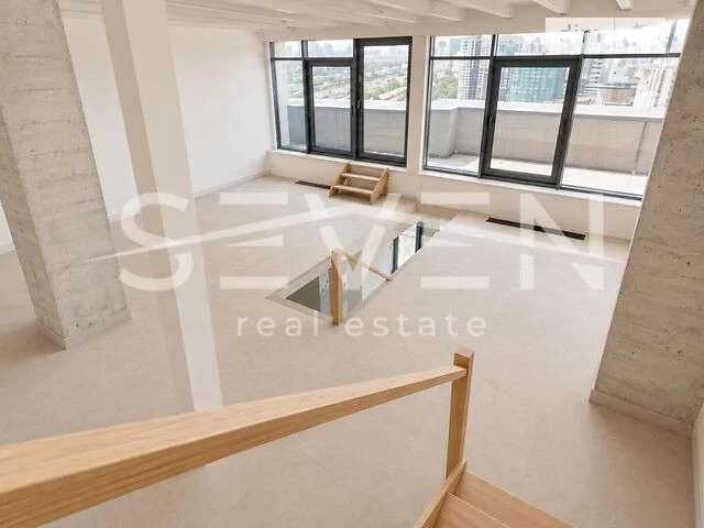 Sale of an exclusive apartment of 130 m2 with a private terrace (penthouse)