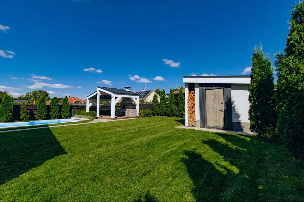 Продаж БУДИНКУ з басейном, 9 соток, DEYE, акумулятори, газ,