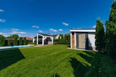 Продаж БУДИНКУ з басейном, 9 соток, DEYE, акумулятори, газ,
