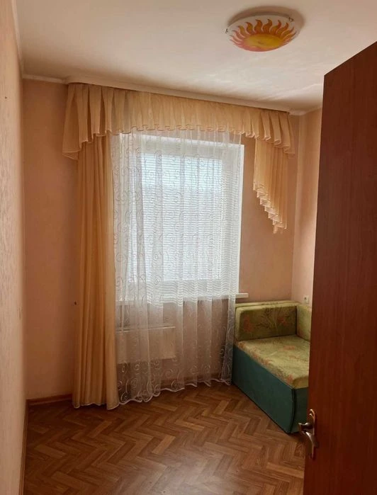 Продається 3-к квартира р-н Левада
