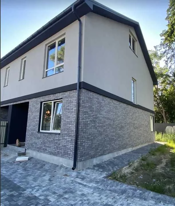 Кутовий таунхаус у Бучі | 120 м² + мансарда | 3 сотки  | Два