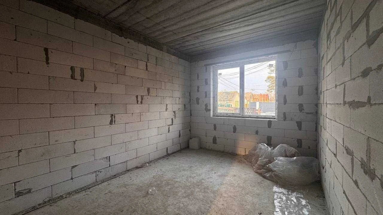 Кутовий таунхаус у Бучі | 120 м² + мансарда | 3 сотки  | Два