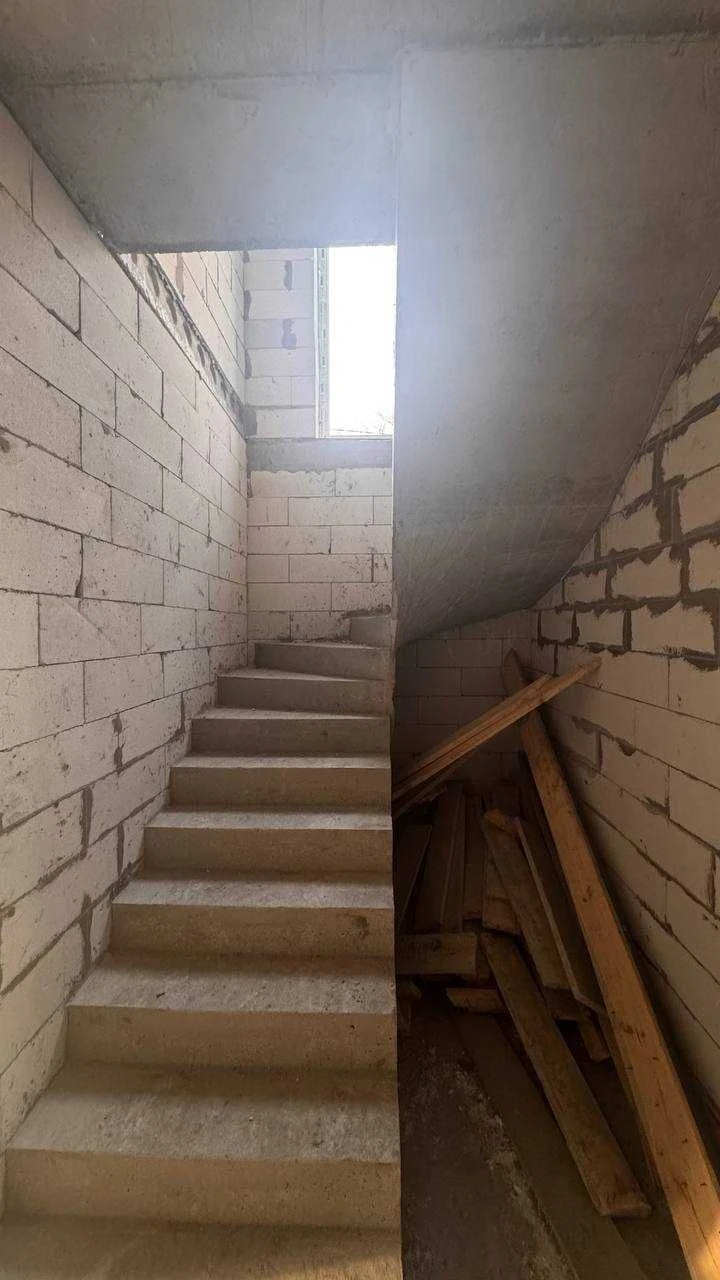 Кутовий таунхаус у Бучі | 120 м² + мансарда | 3 сотки  | Два