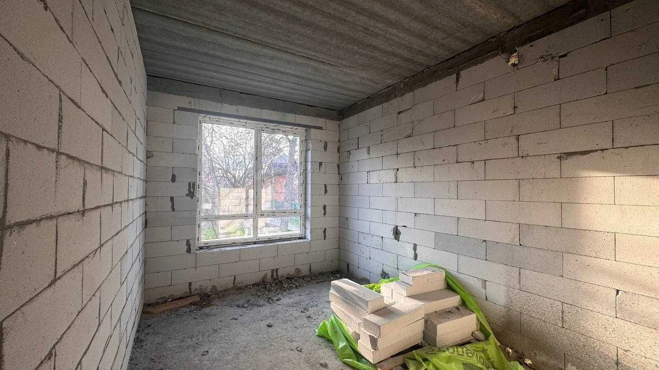 Кутовий таунхаус у Бучі | 120 м² + мансарда | 3 сотки  | Два