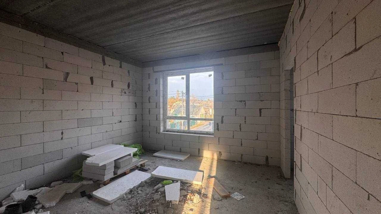 Кутовий таунхаус у Бучі | 120 м² + мансарда | 3 сотки  | Два