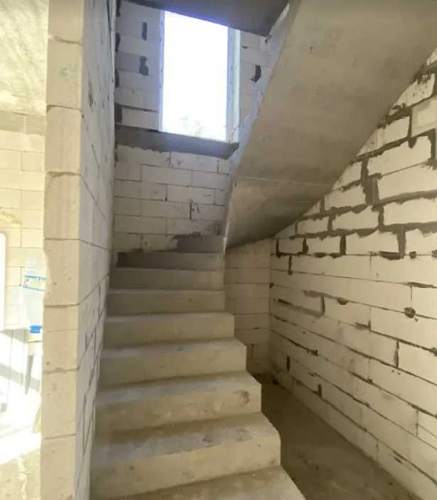 Кутовий таунхаус у Бучі | 120 м² + мансарда | 3 сотки  | Два