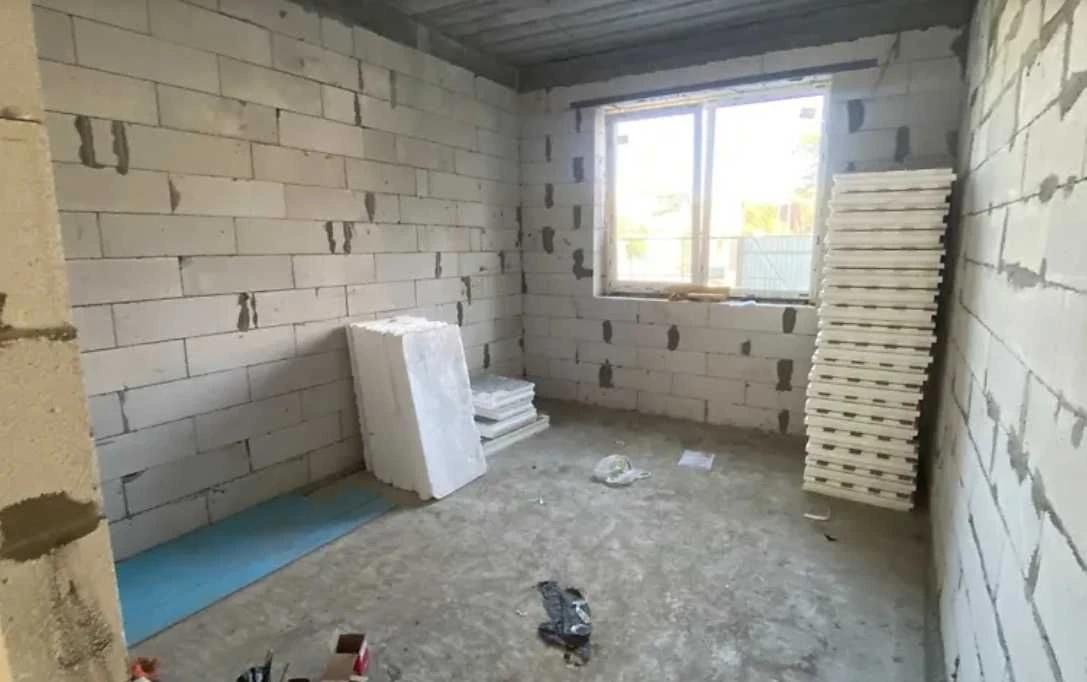 Кутовий таунхаус у Бучі | 120 м² + мансарда | 3 сотки  | Два