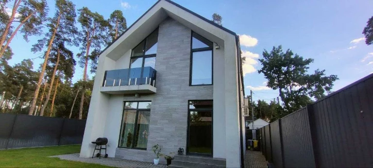 Продам будинок з ремонтом в Лісовій Бучи. 4 кімнати, 5 соток