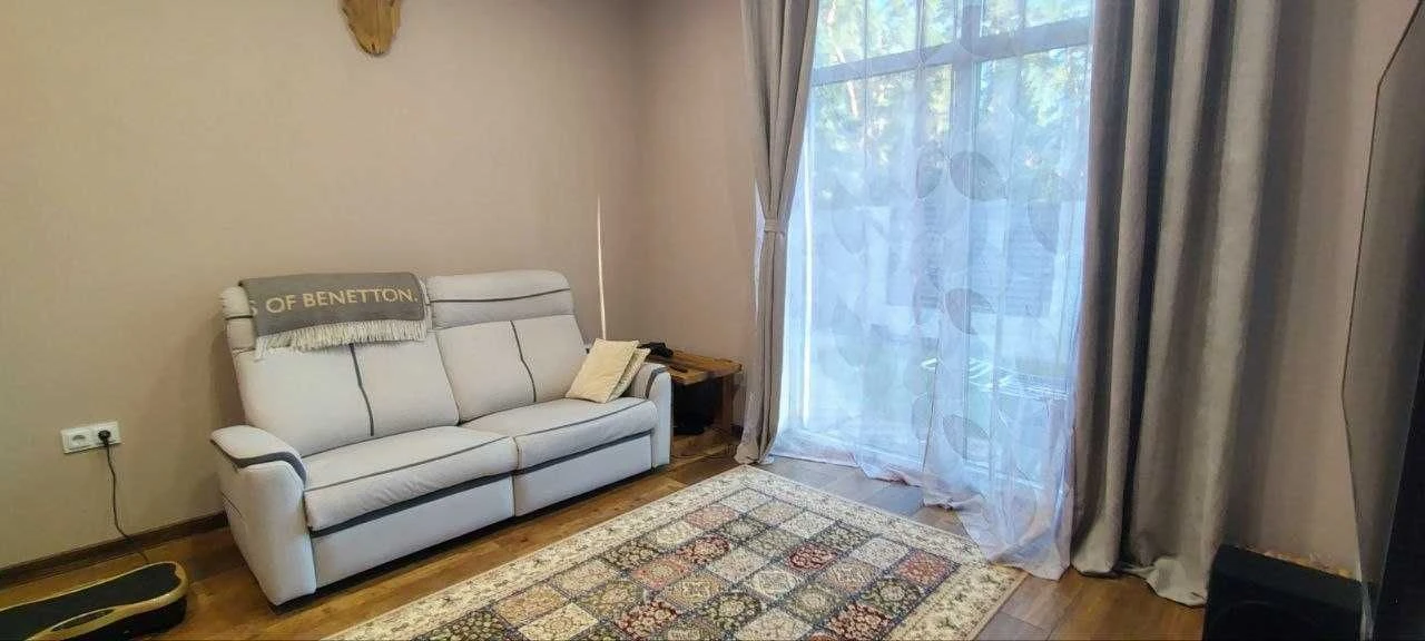 Продам будинок з ремонтом в Лісовій Бучи. 4 кімнати, 5 соток