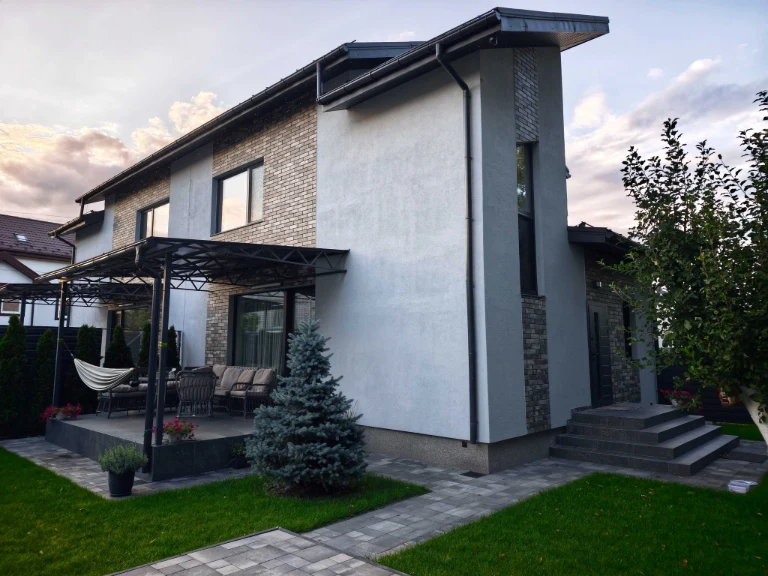 Продаж нового дуплексу з ремонтом у Бучі — 90 м², 3 сотки
