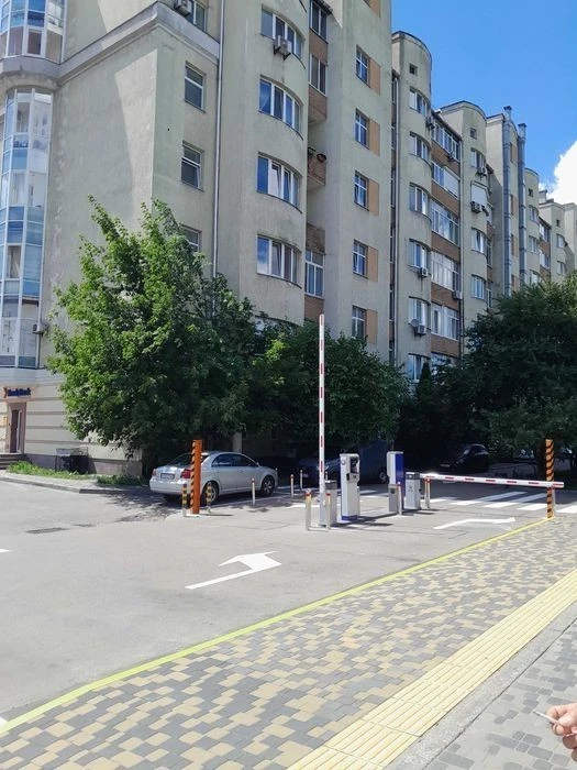 3-room apartment for sale on Beresteyskyi Avenue 96 from the owner