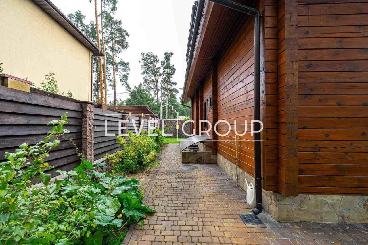Пропонується до продажу будинок у Бучі площею 208 м² з якісн