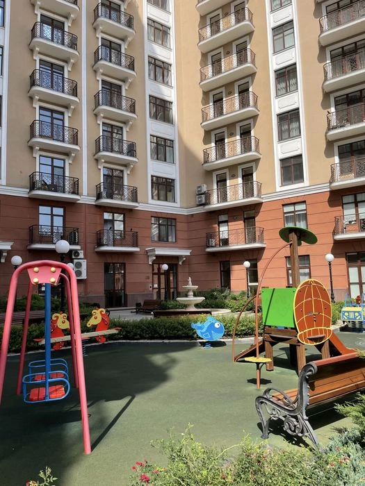 2х ком квартира в новом Доме Каркашадзе на Французском бульв.