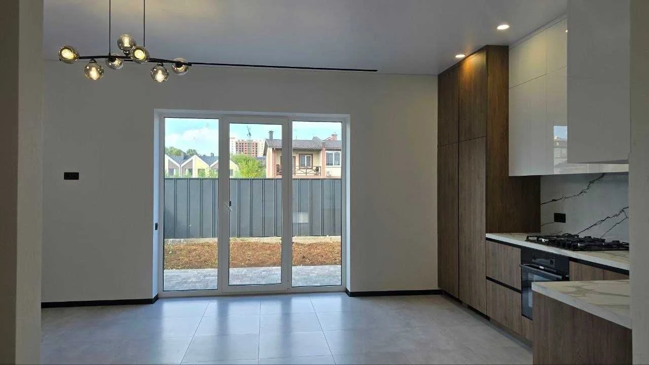 таунхаус з ремонтом, все нове