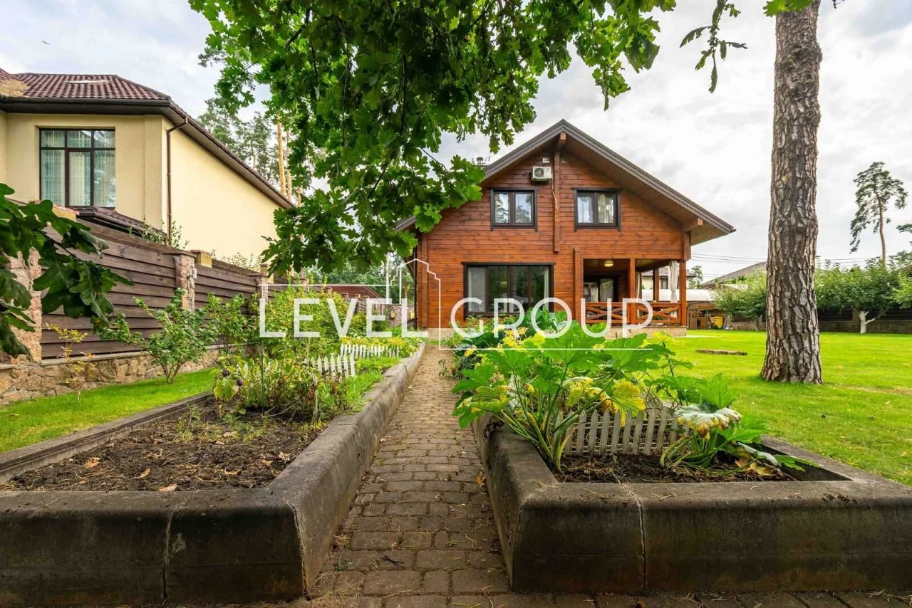 Пропонується до продажу будинок у Бучі площею 208 м² з якісн
