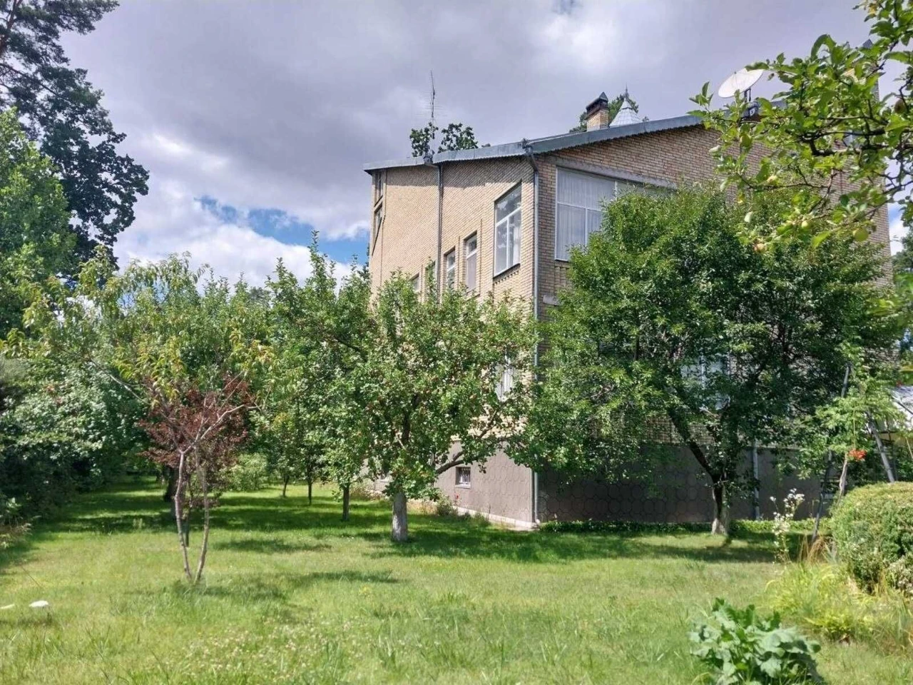 Пропонується до продажу приватний будинок загальною площею 5