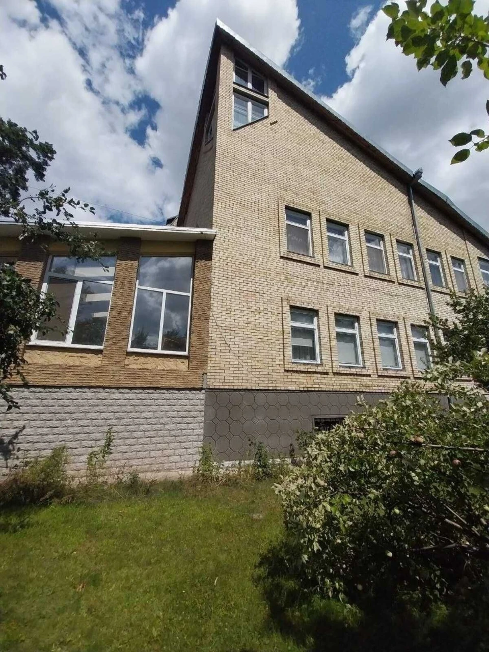 Пропонується до продажу приватний будинок загальною площею 5