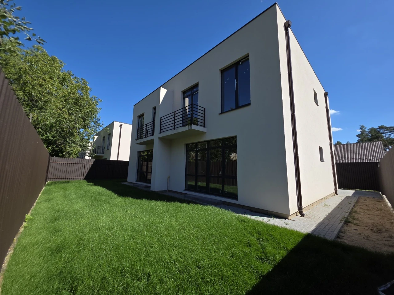Продаж Дуплексів 110м² з ділянкою 2,5 сотки землі у зеленій