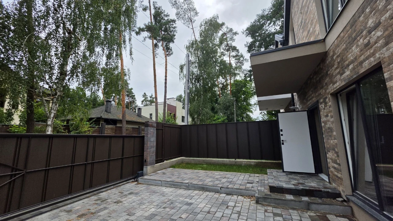 Дуплекс з частковим ремонтом! Центр, велика ділянка! Єоселя