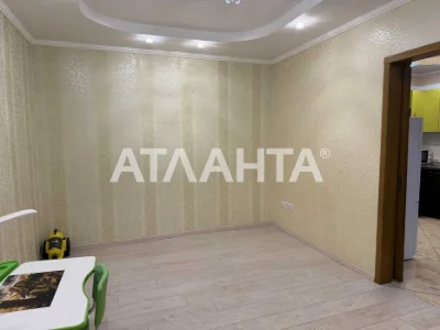 Продается трехкомнатная квартира 5 минут до центра Одессы.