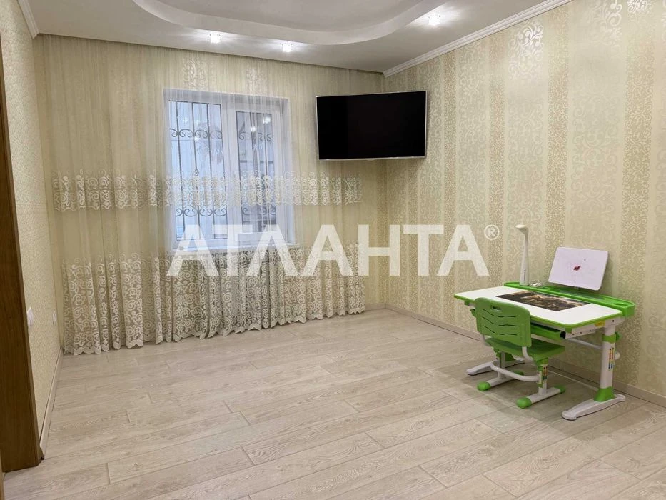 Продается трехкомнатная квартира 5 минут до центра Одессы.