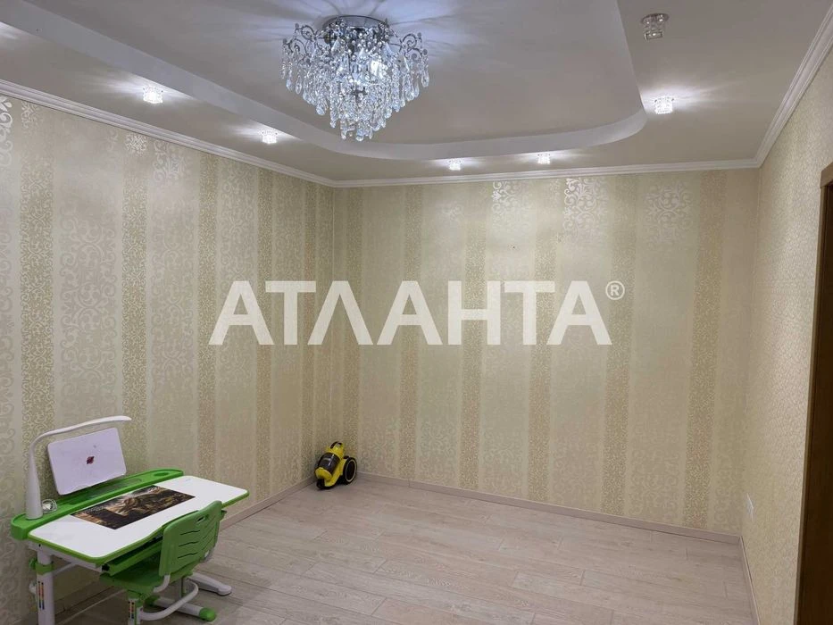Продается трехкомнатная квартира 5 минут до центра Одессы.