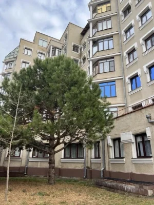 Продам 3-комнатную квартиру, Климовский дом, парк