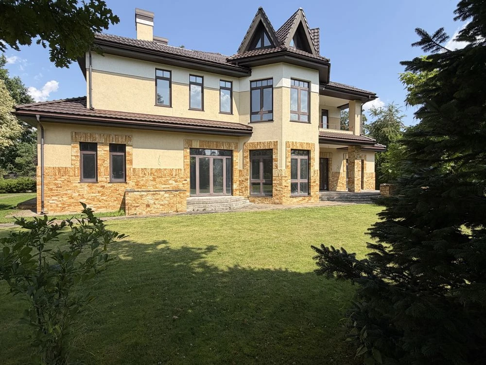 Резиденція преміум-класу в серці лісової Бучі — простір, яки