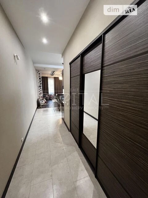 Sale of 3-room apartment 99 sq. m. on Stepana Rudnytskoho St. 18 •