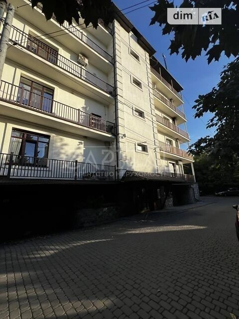 Sale of 3-room apartment 99 sq. m. on Stepana Rudnytskoho St. 18 •