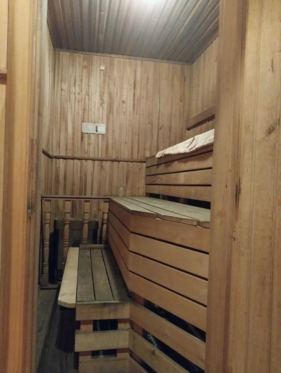 Продаж 3пов. будинку 800 м2 з ремонтом, ділянка 33 сотки. Бу
