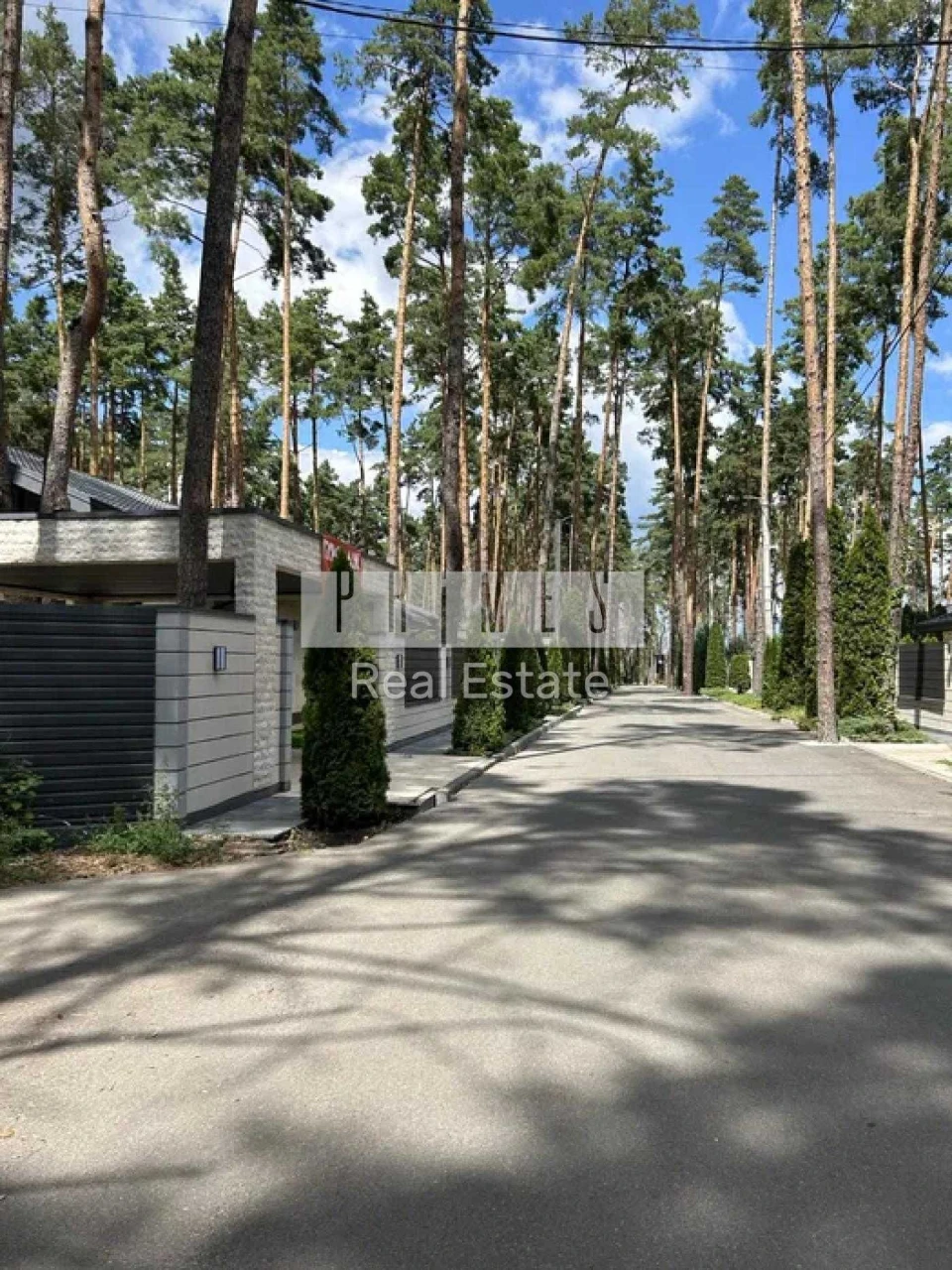 Продаж будинку з чистовим оздобленням, сосновий ліс, Буча Лі