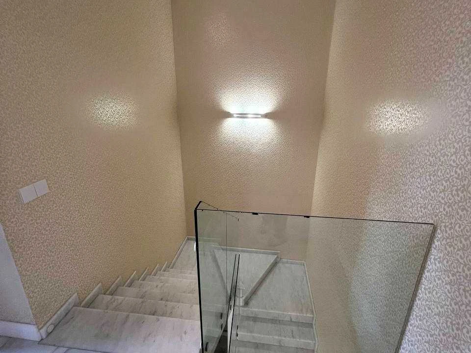 Будинок. Буча, Дунаєвського