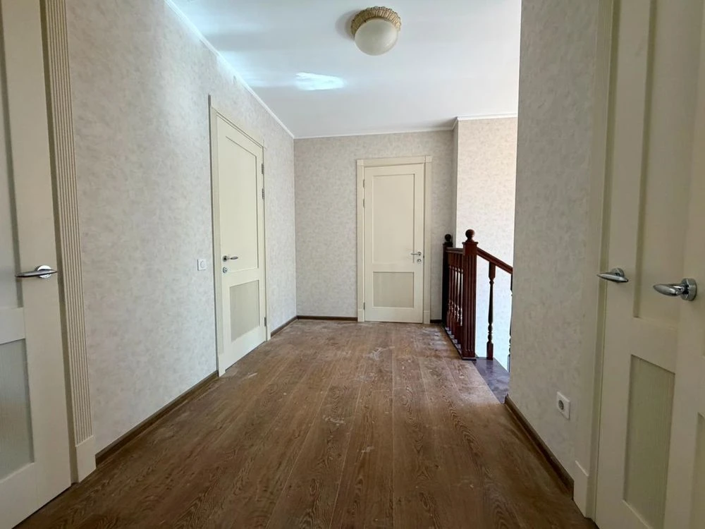 Будинок з ремонтом та доглянутою ділянкою у м.Буча, 194м2, 9
