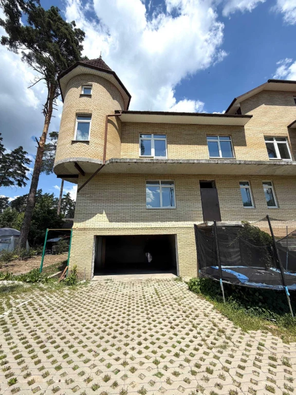 дуплекс в лісовій Бучі поруч зі школою №2 та Академією спорт