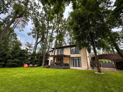 Продаж Лісова Буча: будинок 220 м² з ремонтом, 10 соток, бас