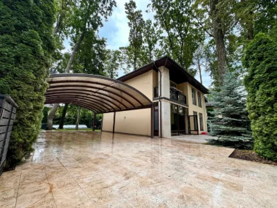 Продаж Лісова Буча: будинок 220 м² з ремонтом, 10 соток, бас