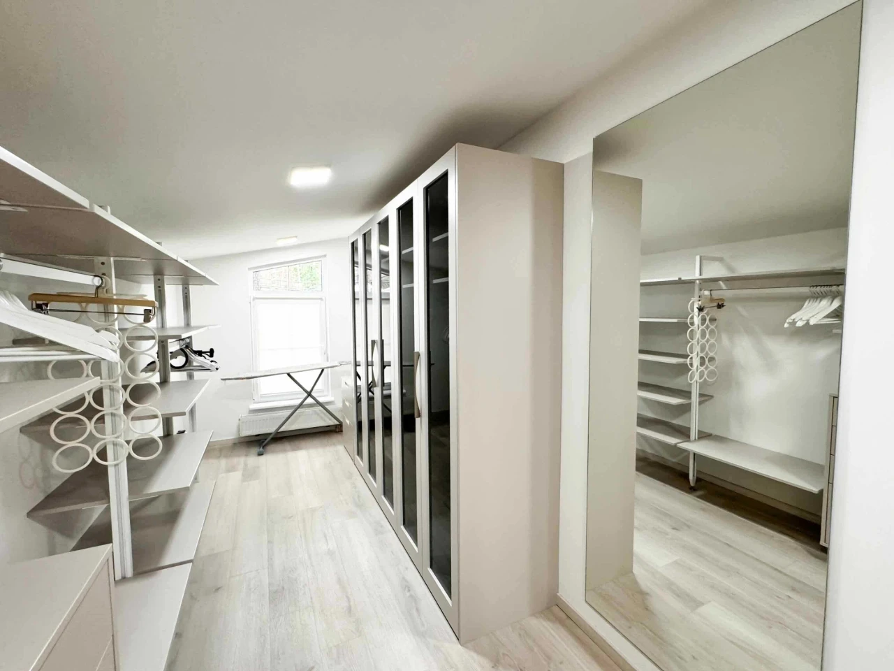 Продаж Лісова Буча: будинок 220 м² з ремонтом, 10 соток, бас