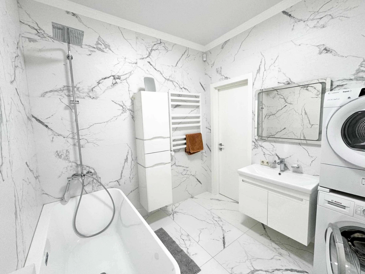 Продаж Лісова Буча: будинок 220 м² з ремонтом, 10 соток, бас