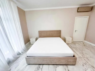 Продаж Лісова Буча: будинок 220 м² з ремонтом, 10 соток, бас