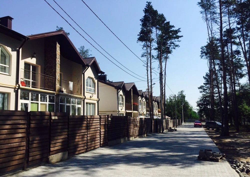 Продам ТАУНХАУС ЖК  750$-м/кв